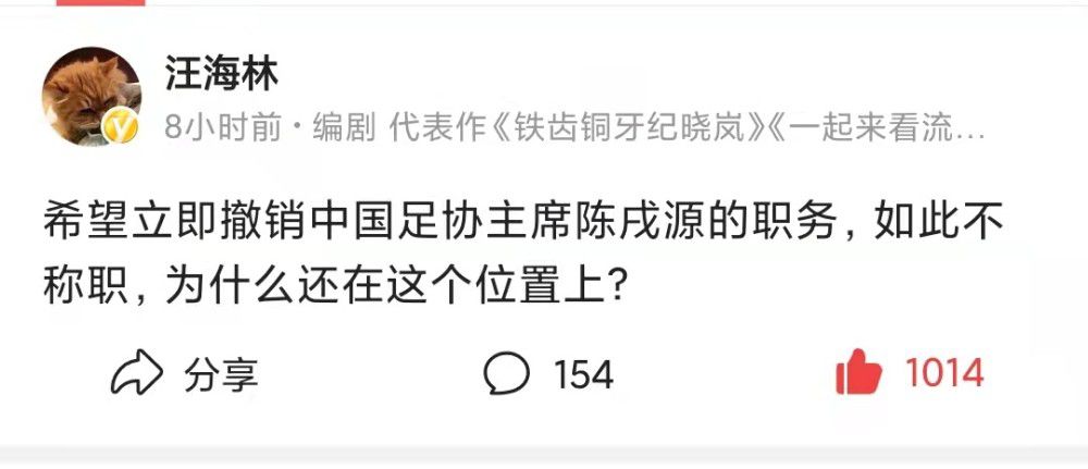 奥斯梅恩上赛季与那不勒斯一起赢得了意甲联赛冠军，这是那不勒斯时隔33年再度加冕，奥斯梅恩本人也获得了意甲金靴。